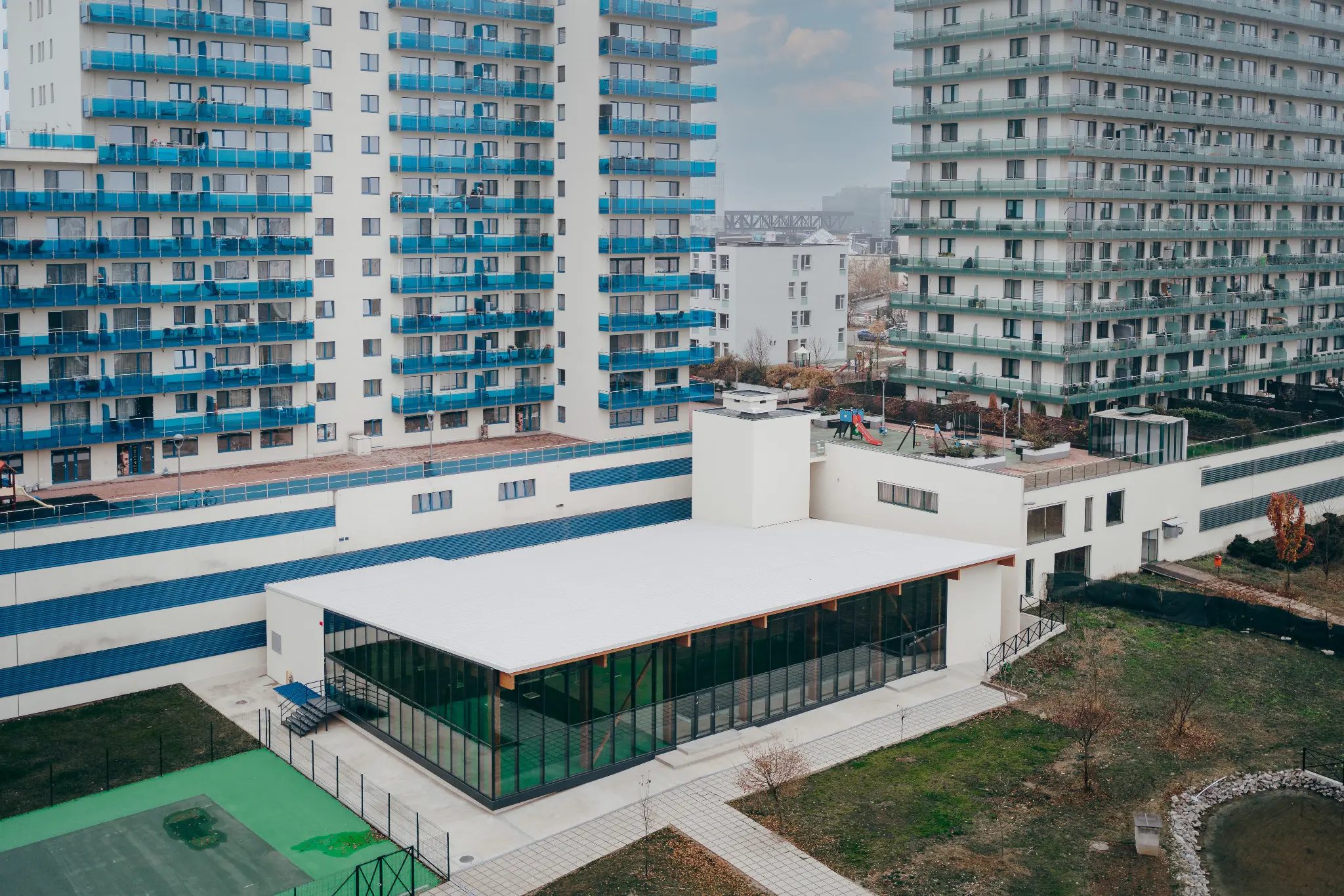Clădirea piscinei din apropierea Iulius Mall Cluj-Napoca
